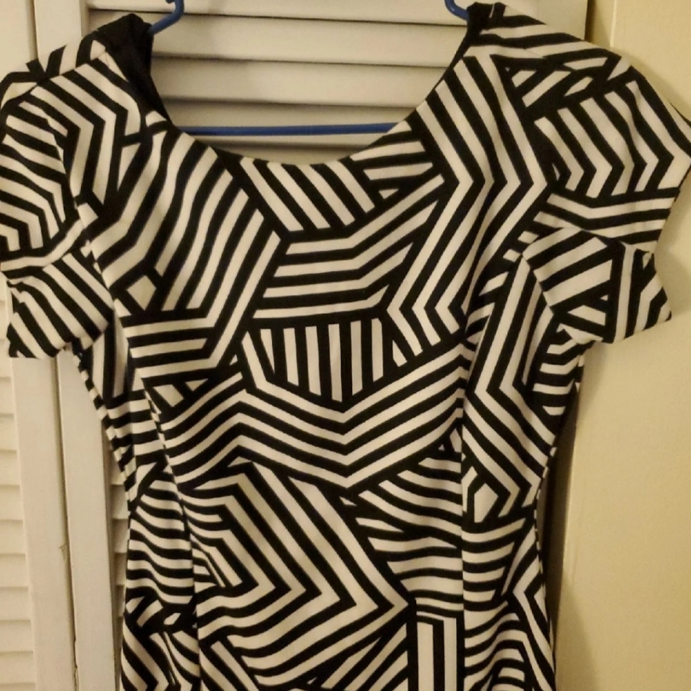 Dress - Picture 3 of 3